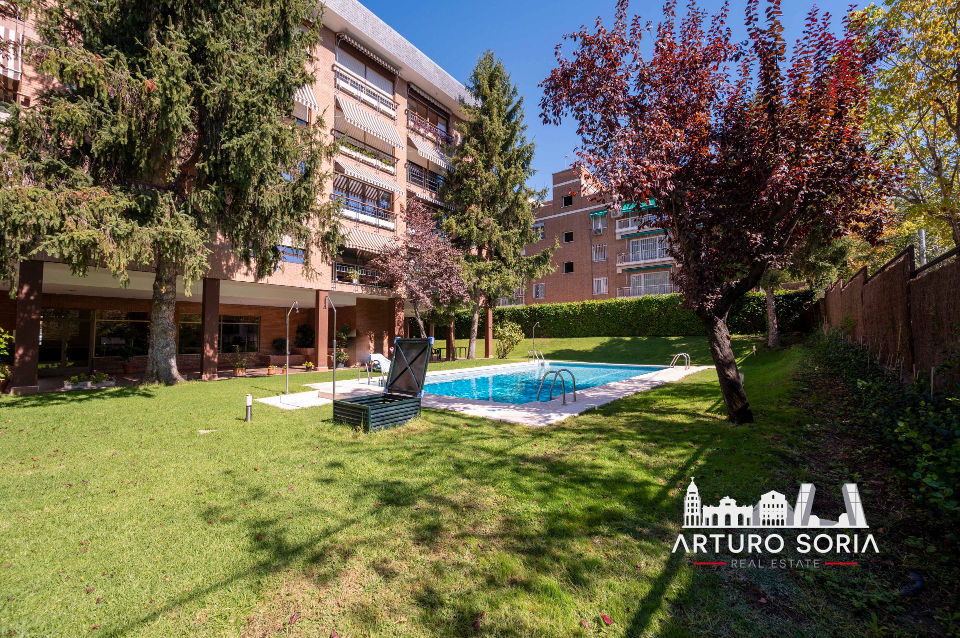 Piscina de Dúplex en venta en  Madrid Capital con Piscina comunitaria