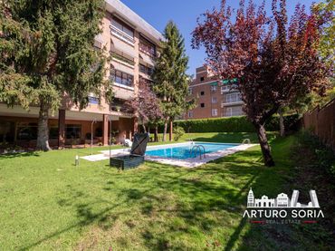 Dúplex amb piscina en venda a Calle de Celeste