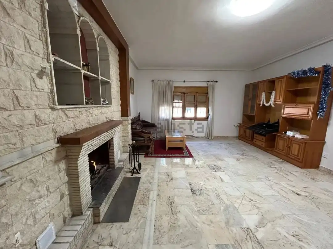 Sala d'estar de Casa o xalet en venda en Torralba de Calatrava amb Calefacció, Terrassa i Moblat