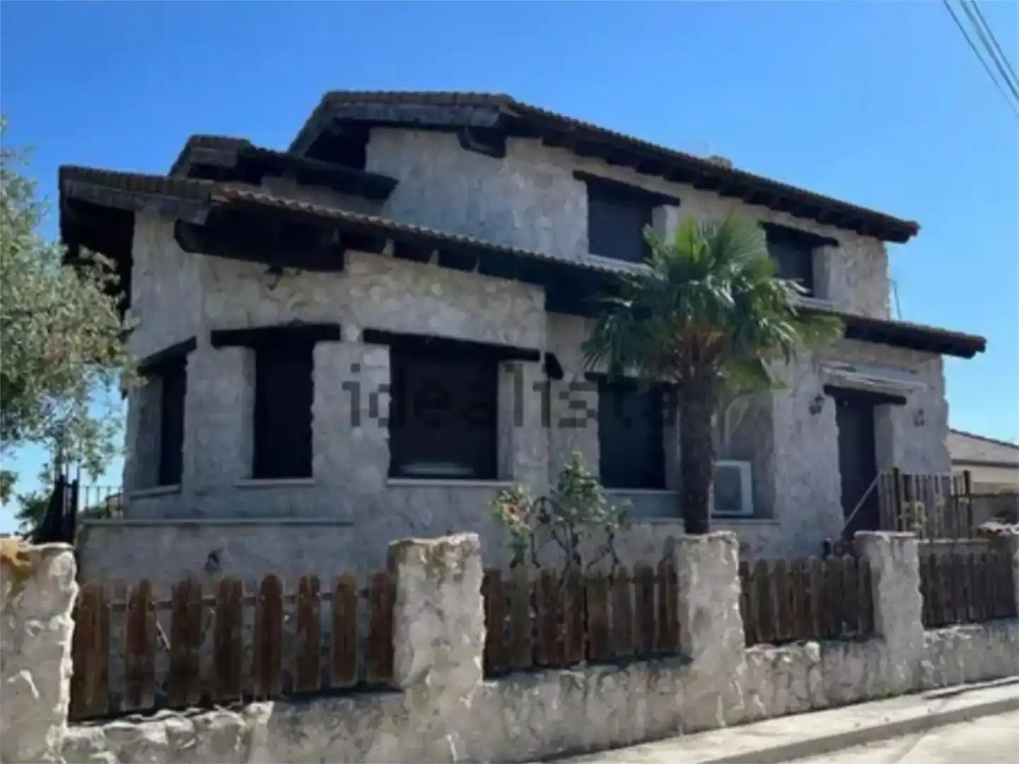 Vista exterior de Casa o xalet en venda en Martín Muñoz de la Dehesa amb Aire condicionat, Jardí privat i Parquet