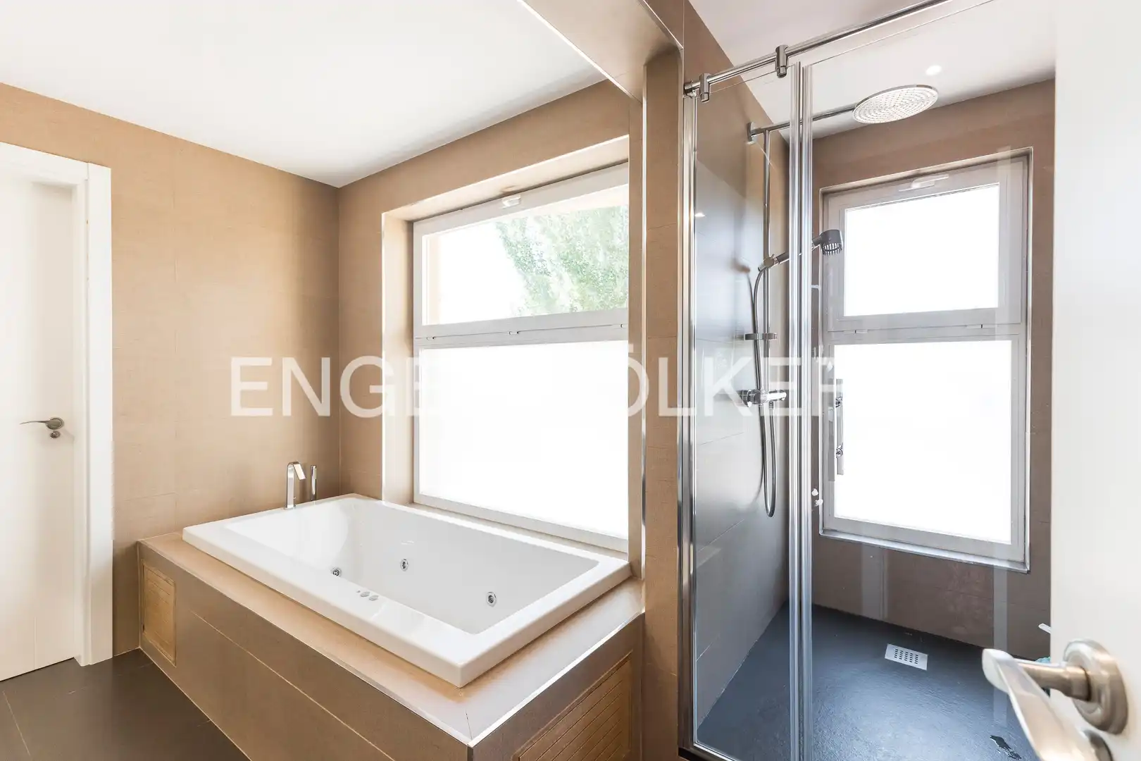 Bathroom of Houses for sale in La Moraleja  with Air Conditioner, Heating and Private garden