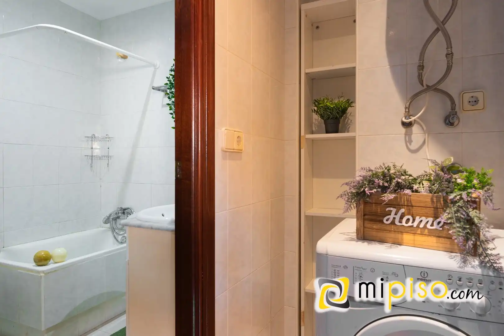 Baño de Piso en venta en Laredo con Amueblado