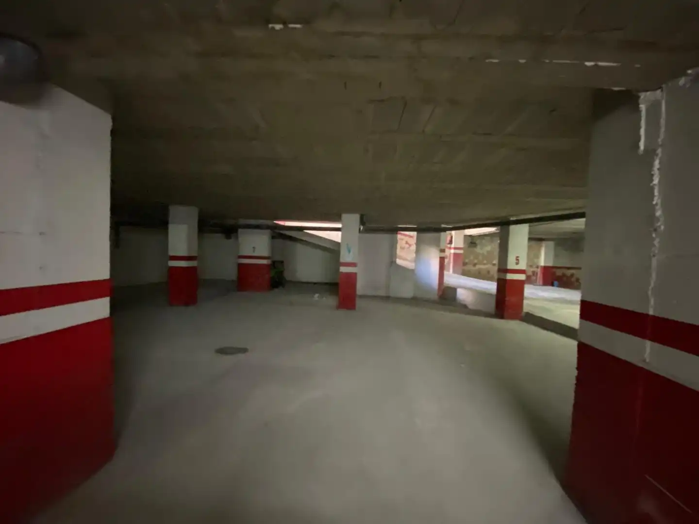 Parkplatz von Garage zum Verkauf in Anna