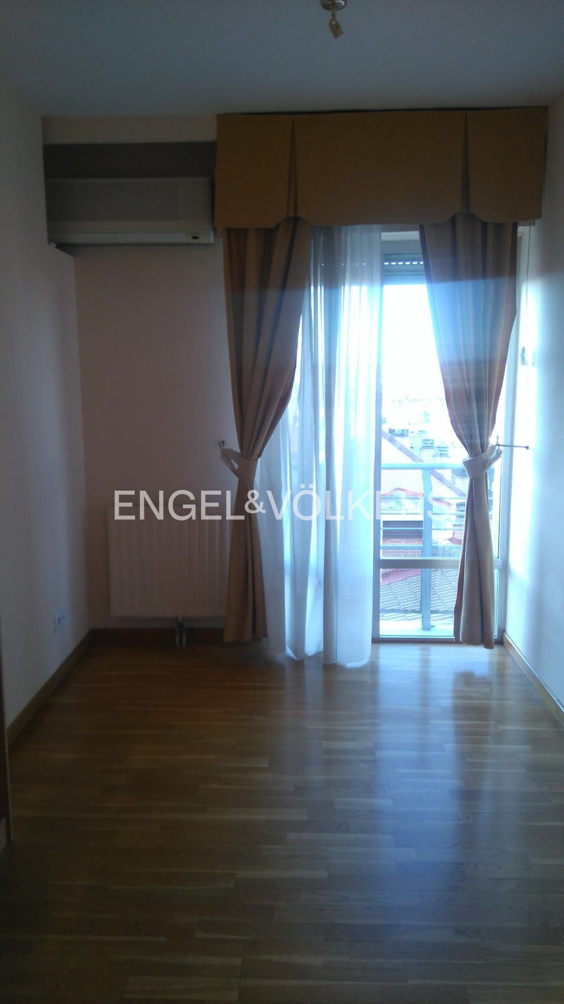 Dormitori de Apartament de lloguer en  Madrid Capital amb Aire condicionat, Calefacció i Moblat