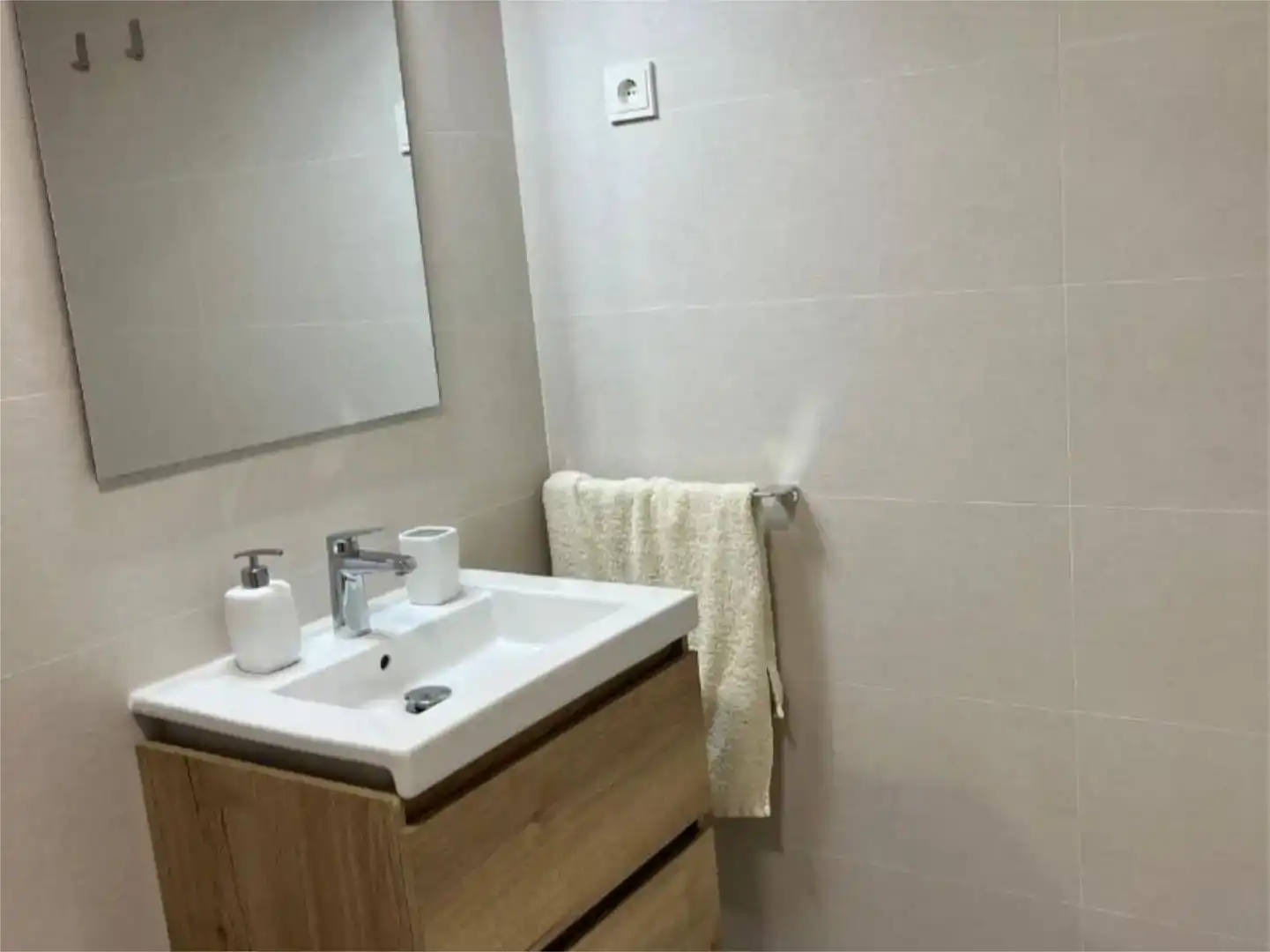 Badezimmer von Wohnung zur Miete in Santurtzi  mit Klimaanlage