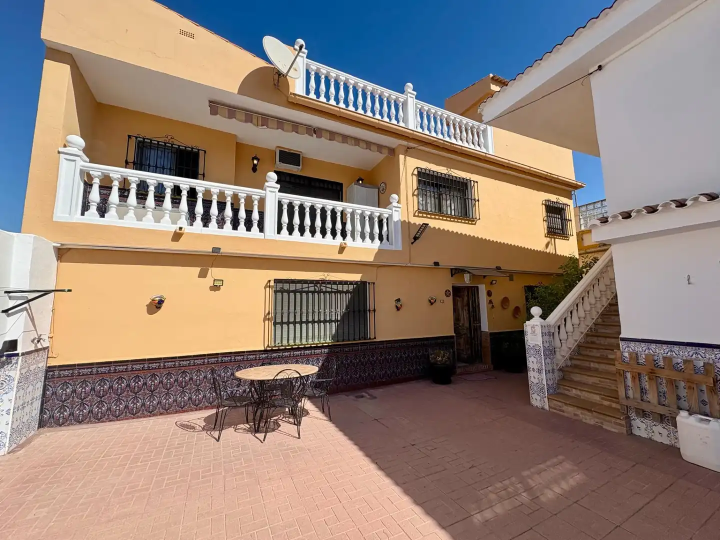Maison mitoyenne avec terrasse à vendre à CENIT