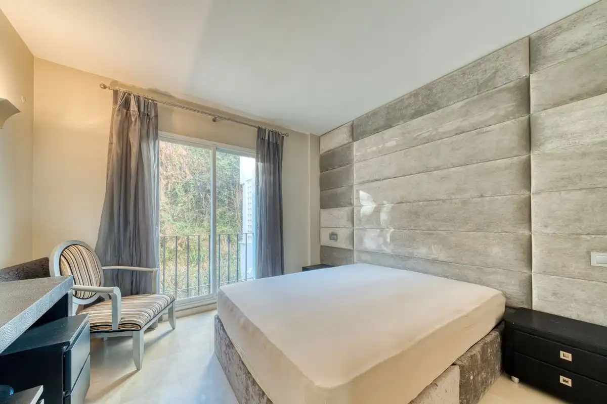 Habitación de Apartamento en venta en Benahavís con Aire acondicionado, Terraza y Piscina comunitaria