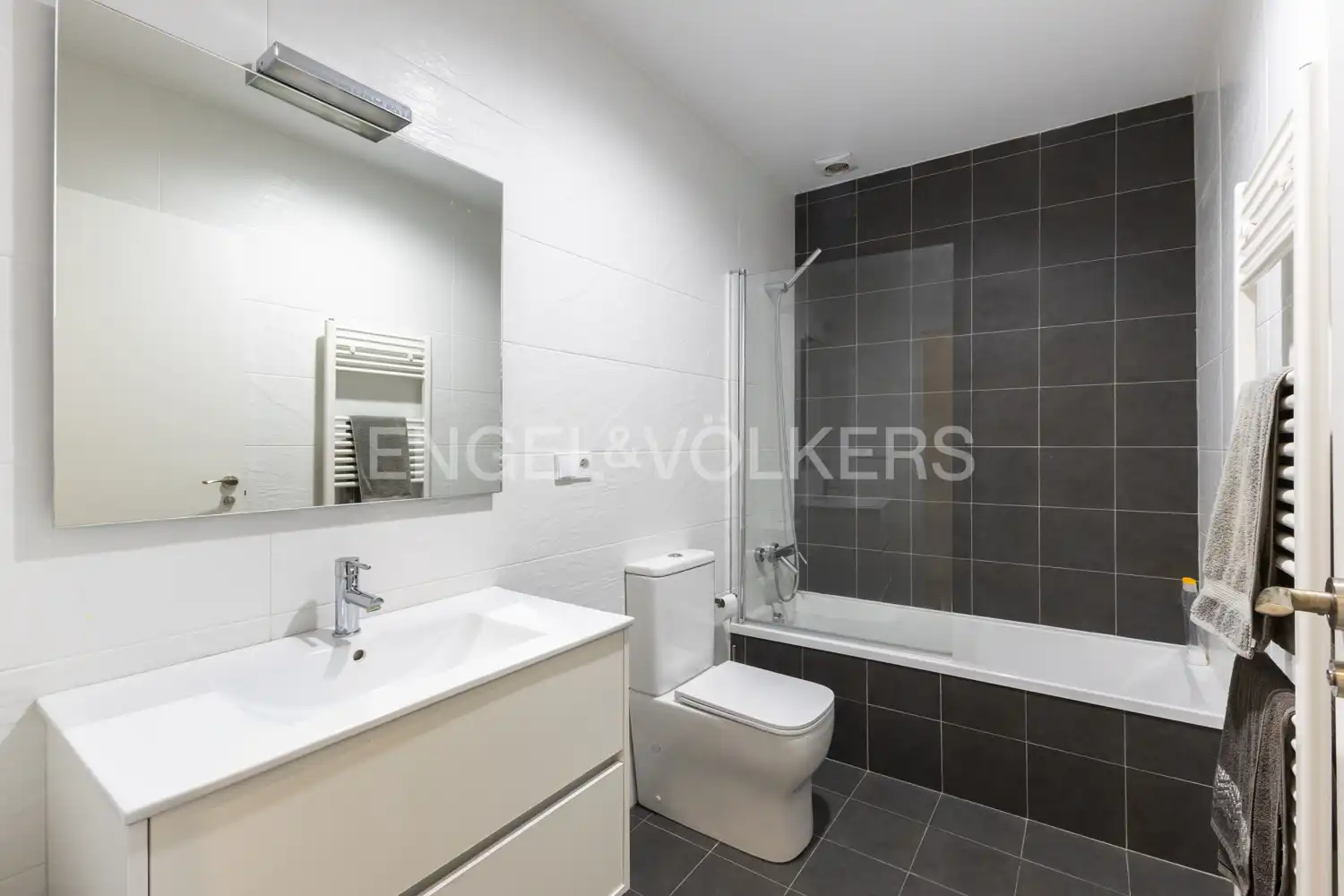 Baño de Piso en venta en Valencia con Aire acondicionado y Calefacción