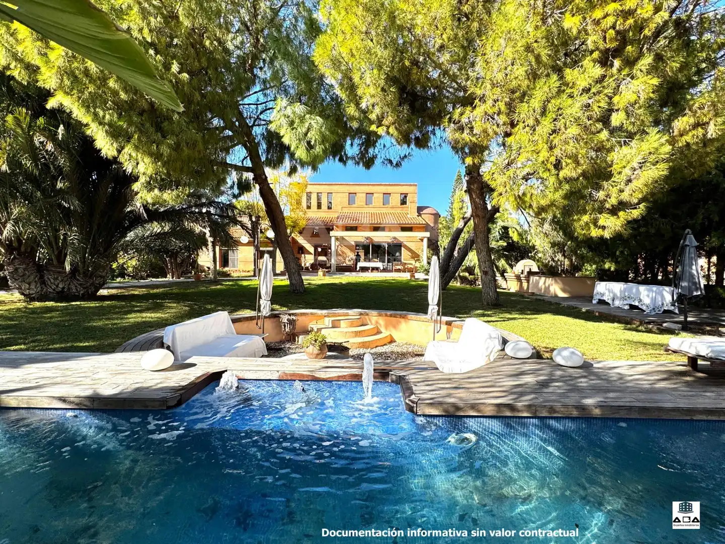 Piscina de Casa o xalet en venda en Alicante / Alacant amb Calefacció, Jardí privat i Terrassa