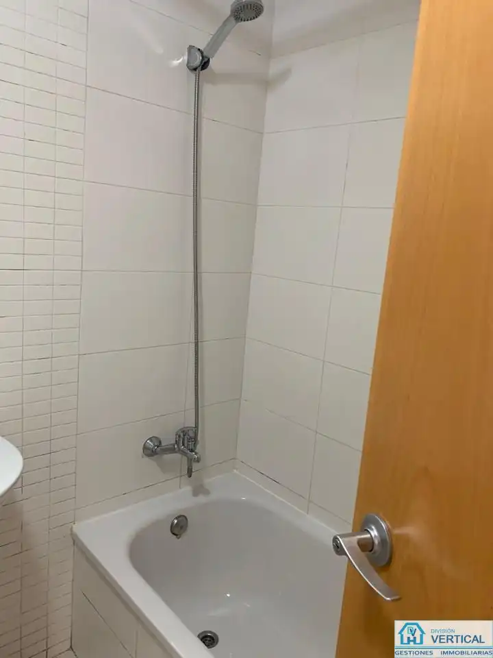 Baño de Piso en venta en Paterna con Aire acondicionado, Terraza y Trastero