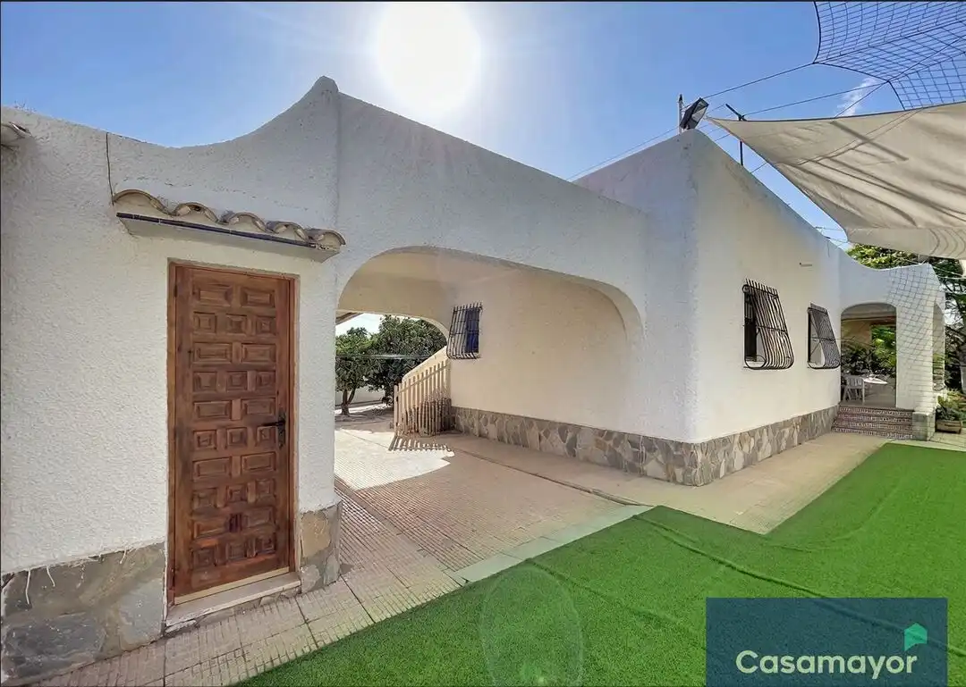 Vista exterior de Casa o xalet en venda en Sant Joan d'Alacant amb Aire condicionat, Jardí privat i Piscina