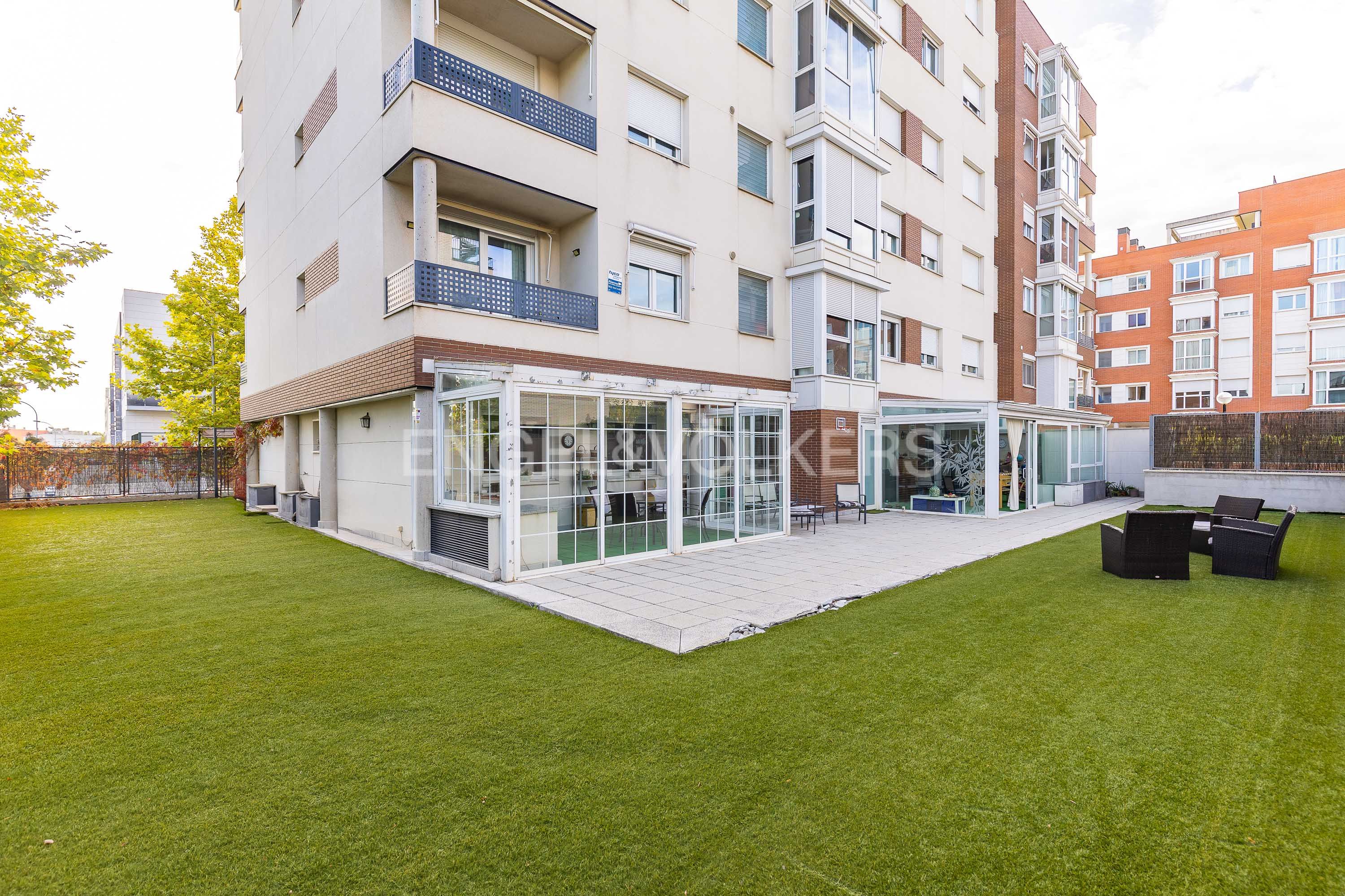 Terrassa de Apartament en venda en  Madrid Capital amb Aire condicionat, Calefacció i Jardí privat
