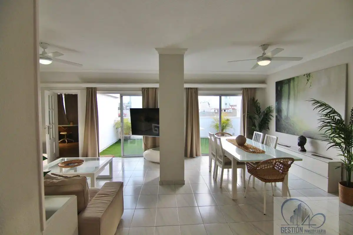 Sala de estar de Ático en venta en Santa Cruz de Tenerife con Trastero, Amueblado y Alarma