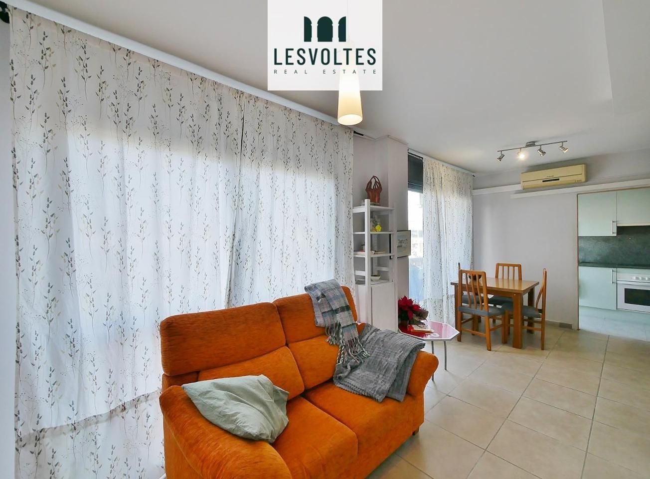 Sala de estar de Piso en venta en La Bisbal d'Empordà con Aire acondicionado, Calefacción y Balcón