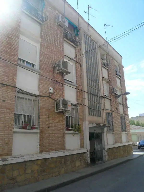 Piso en venta en CL LEONOR DE MOLINA