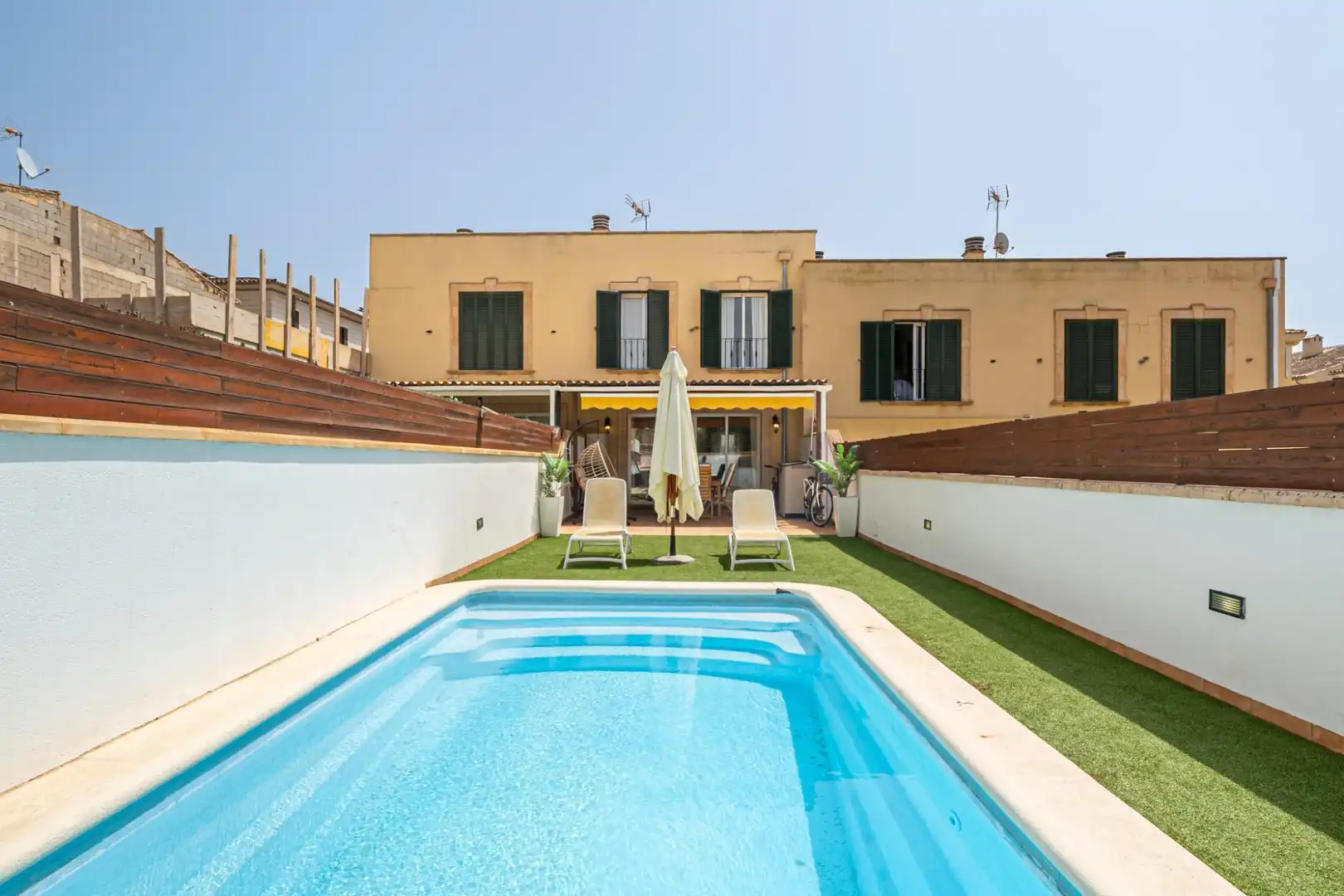 Piscina de Casa adosada en venda en Vilafranca de Bonany amb Jardí privat, Terrassa i Piscina