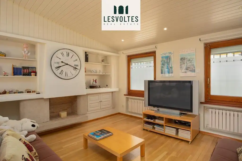 Sala de estar de Casa o chalet en venta en La Bisbal d'Empordà con Aire acondicionado, Calefacción y Jardín privado