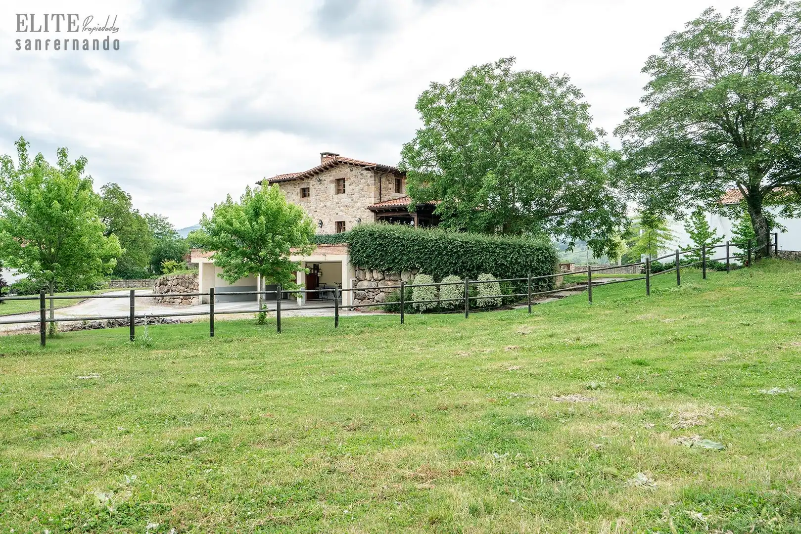Vista exterior de Casa o chalet en venta en Bárcena de Pie de Concha con Calefacción, Jardín privado y Terraza