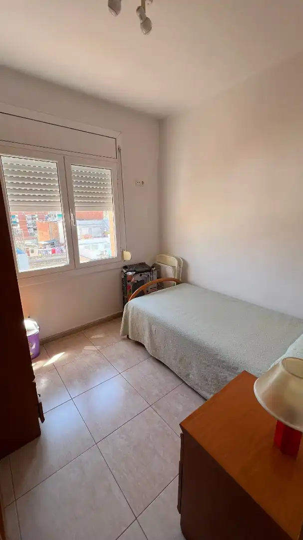 Schlafzimmer von Dachboden zum Verkauf in Badalona mit Möbliert und Ofen