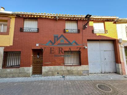 Vista exterior de Casa o xalet en venda en Calera y Chozas amb Terrassa i Alarma