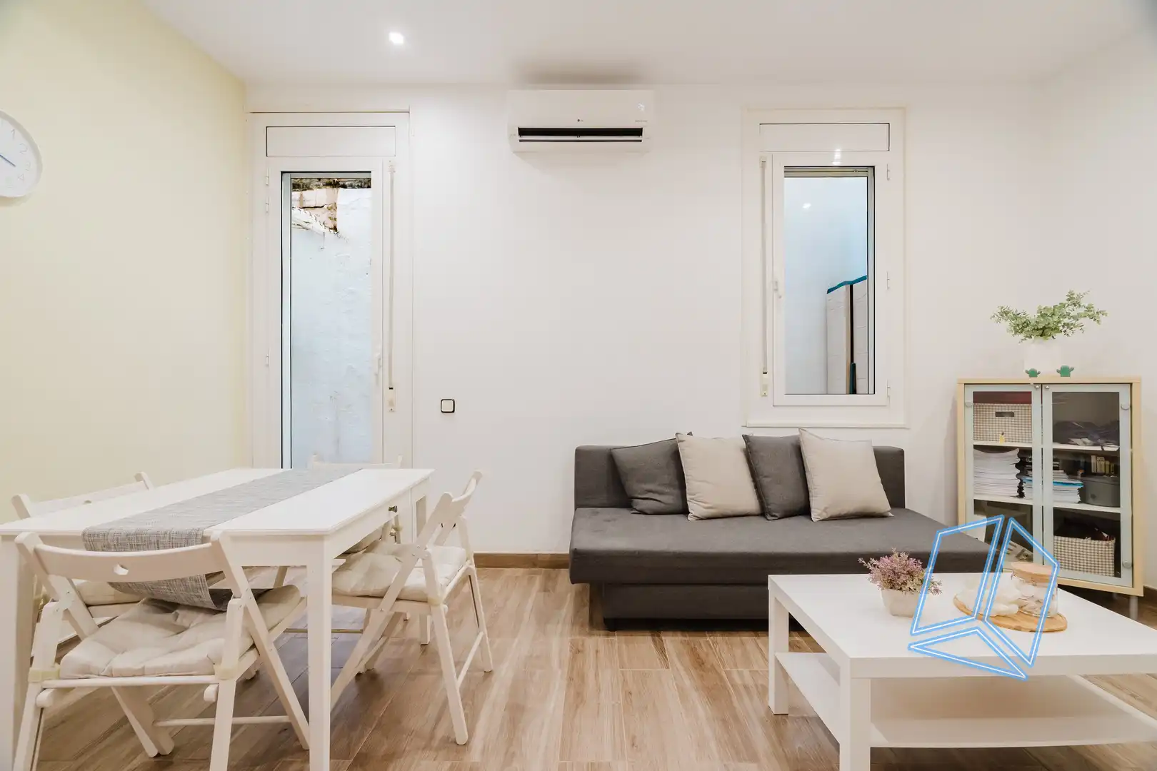 Sala d'estar de Planta baixa en venda en Barcelona amb Terrassa