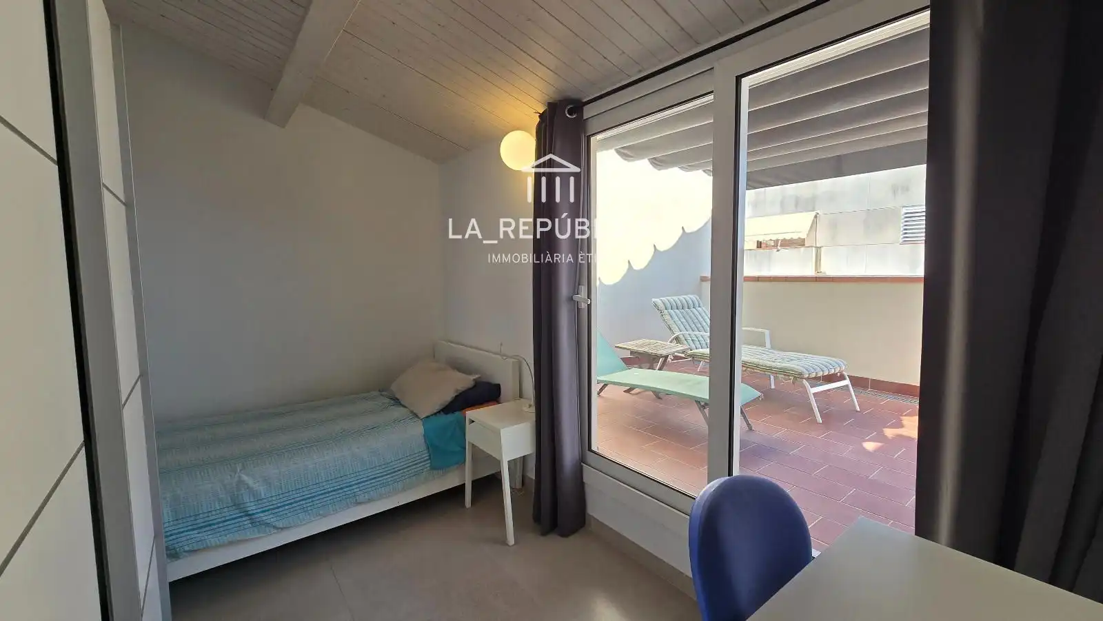 Habitación de Ático en venta en Mataró con Aire acondicionado, Calefacción y Terraza