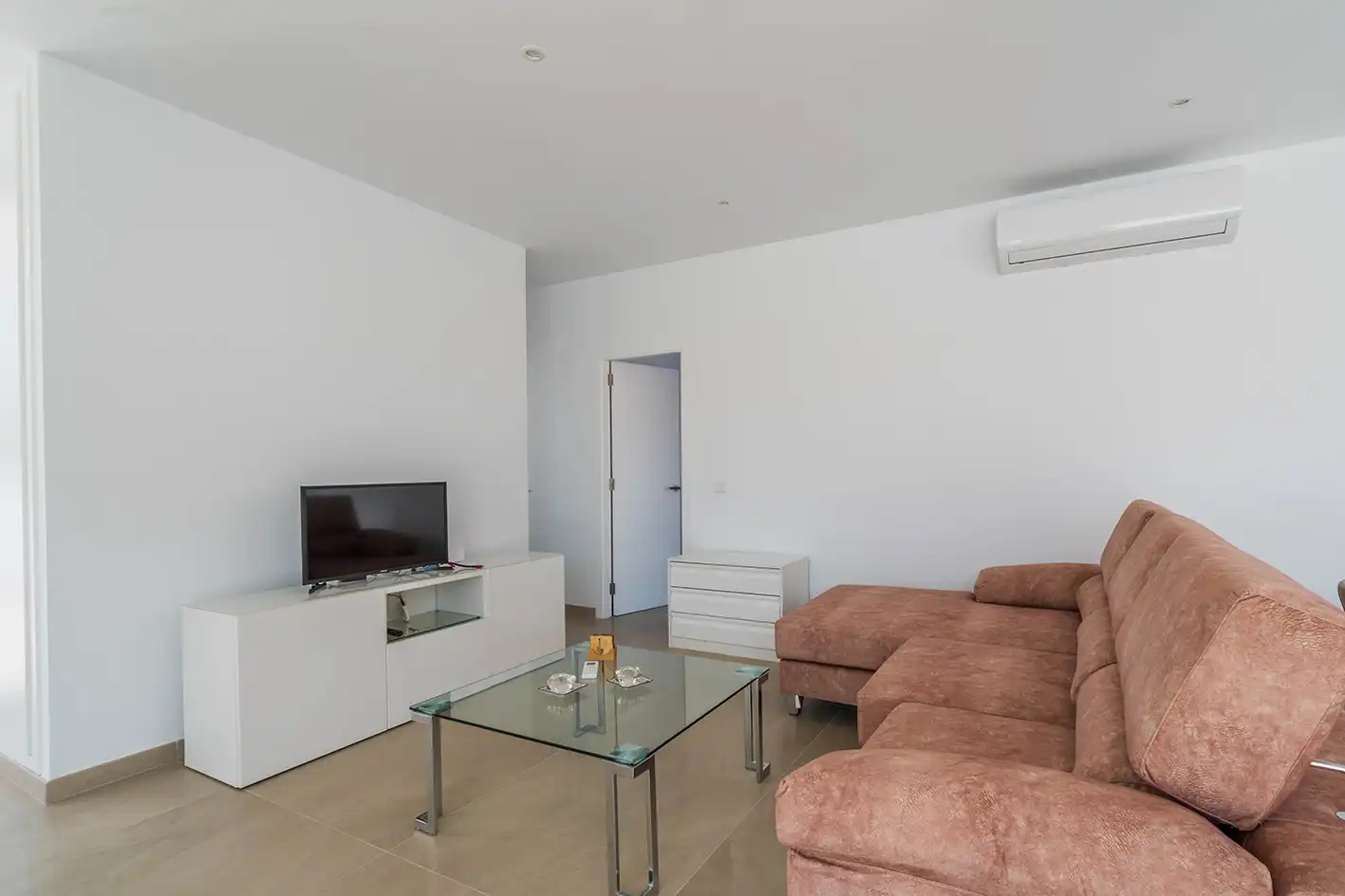 Sala d'estar de Casa o xalet en venda en Ciutadella de Menorca amb Aire condicionat, Jardí privat i Terrassa