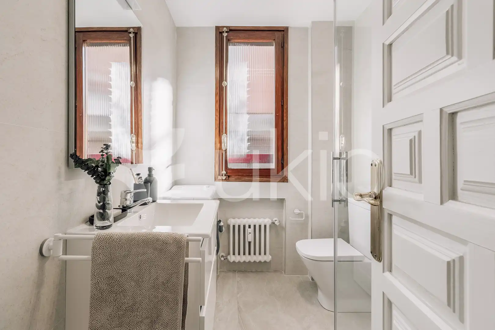 Bathroom of Apartments for rent in Madrid  with Air Conditioner, Heating and Terrace