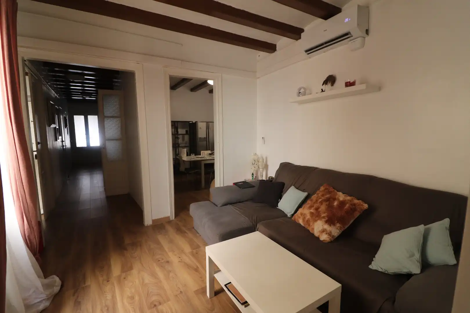 Flat with terrace to rent in Carrer d'Avinyó