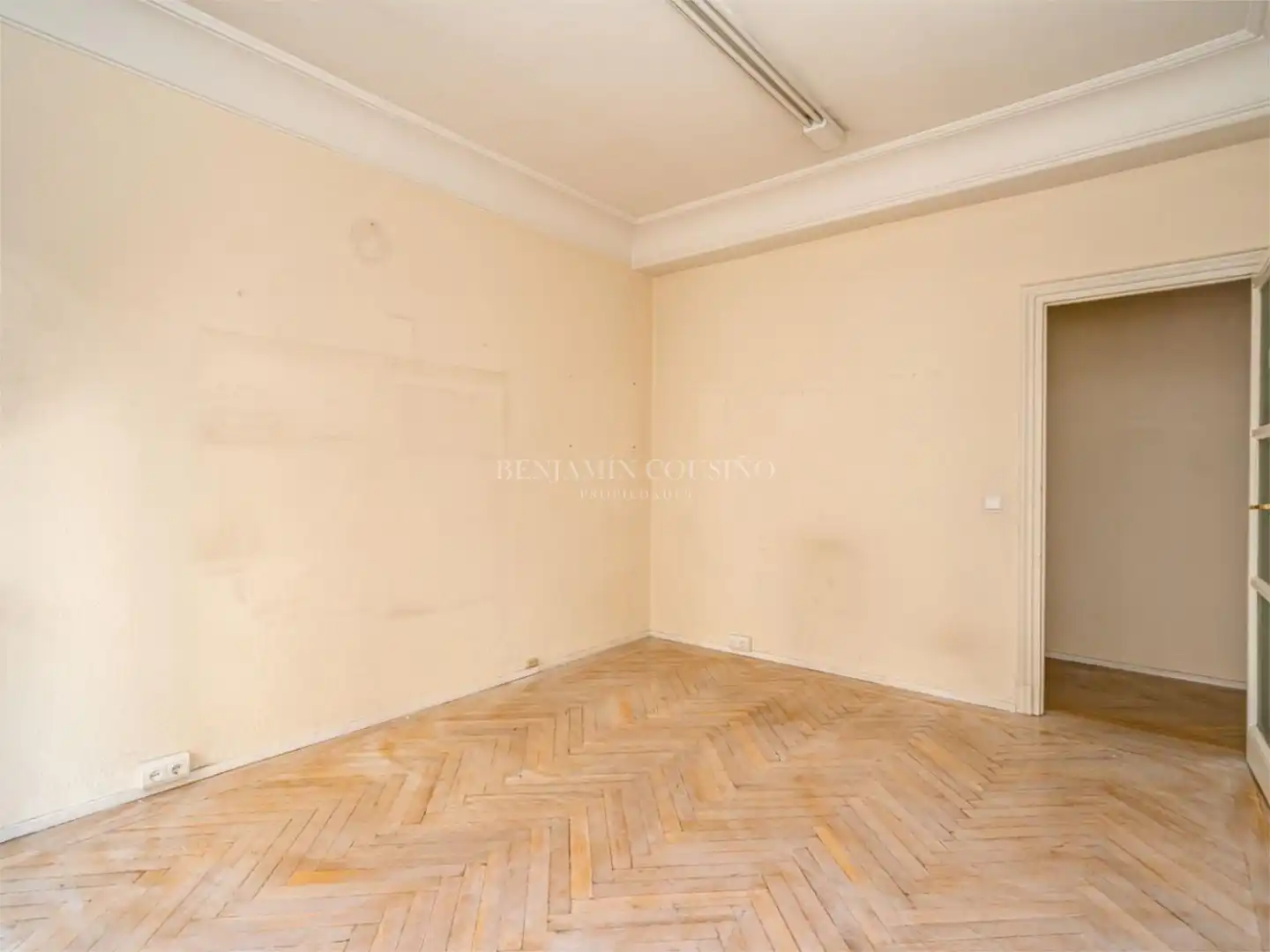 Habitación de Piso en venta en Madrid con Balcón