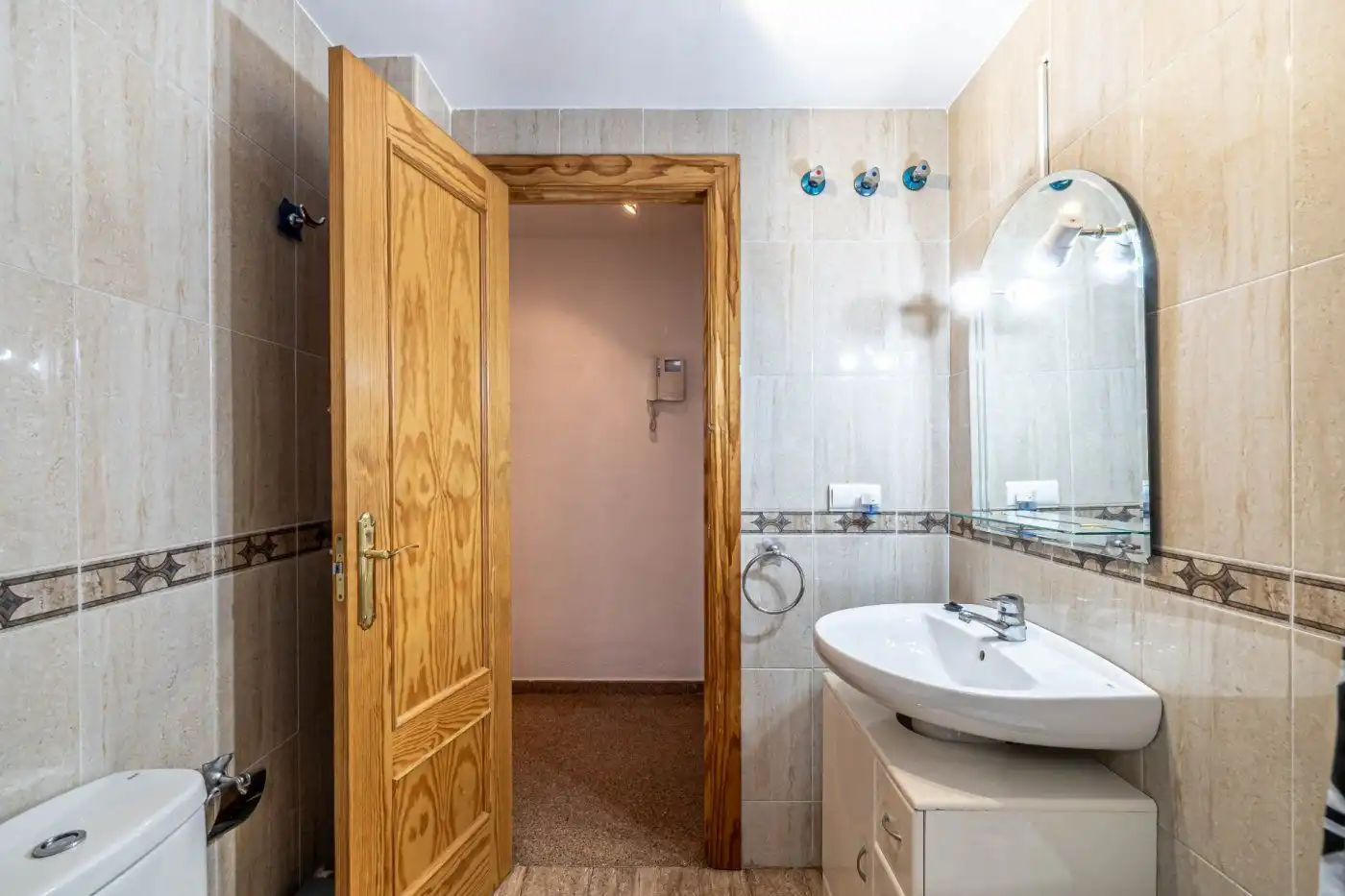 Badezimmer von Wohnung zur Miete in Las Gabias mit Klimaanlage, Heizung und Privatgarten