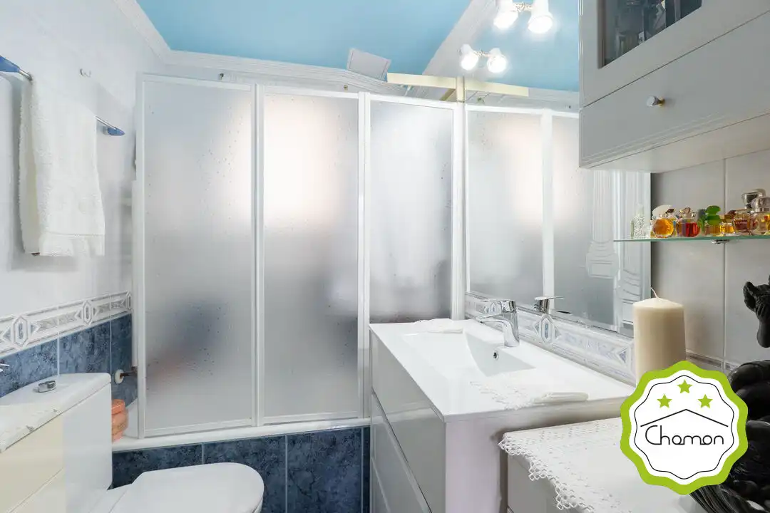 Badezimmer von Wohnung zum Verkauf in Bilbao  mit Heizung und Privatgarten