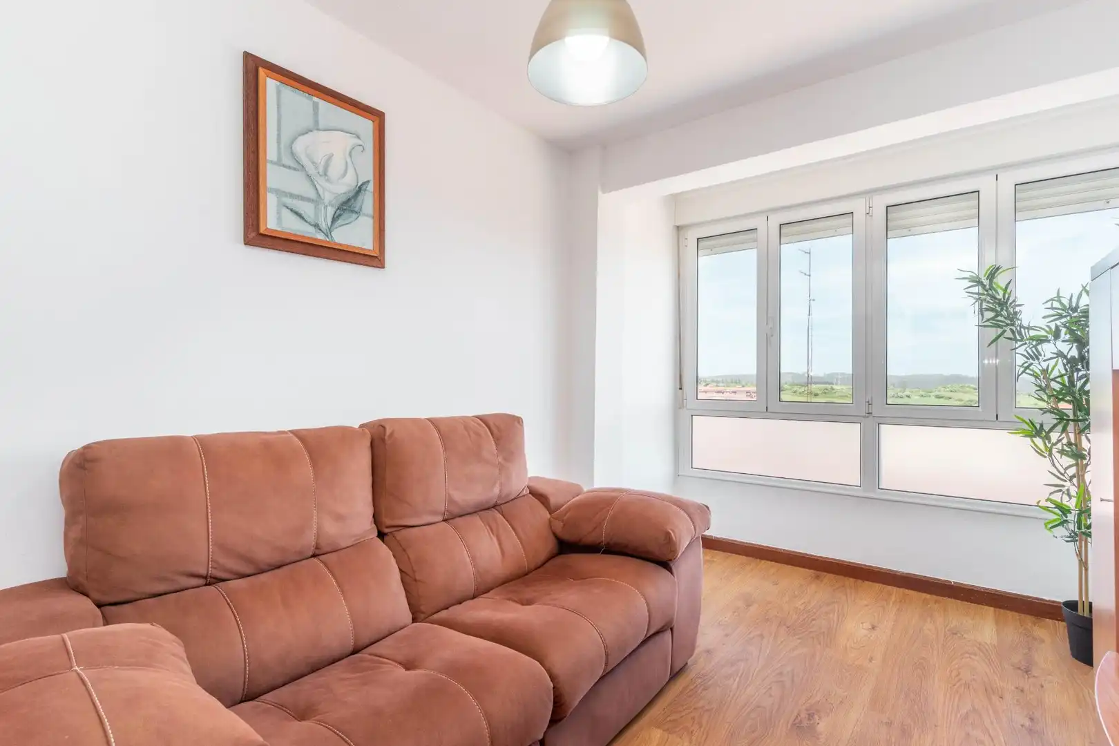 Sala d'estar de Pis en venda en Corvera de Asturias amb Calefacció, Jardí privat i Parquet