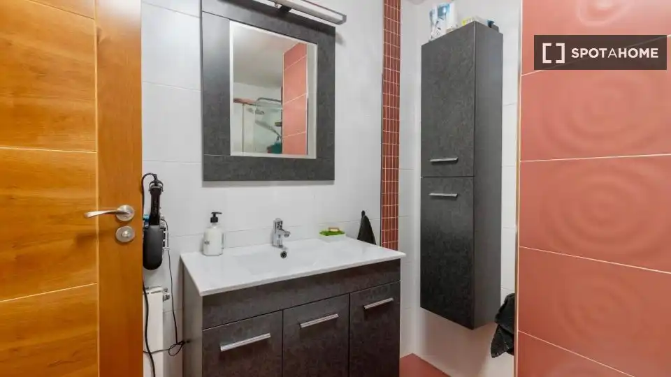 Baño de Apartamento para compartir en Granada con Aire acondicionado, Terraza y Amueblado
