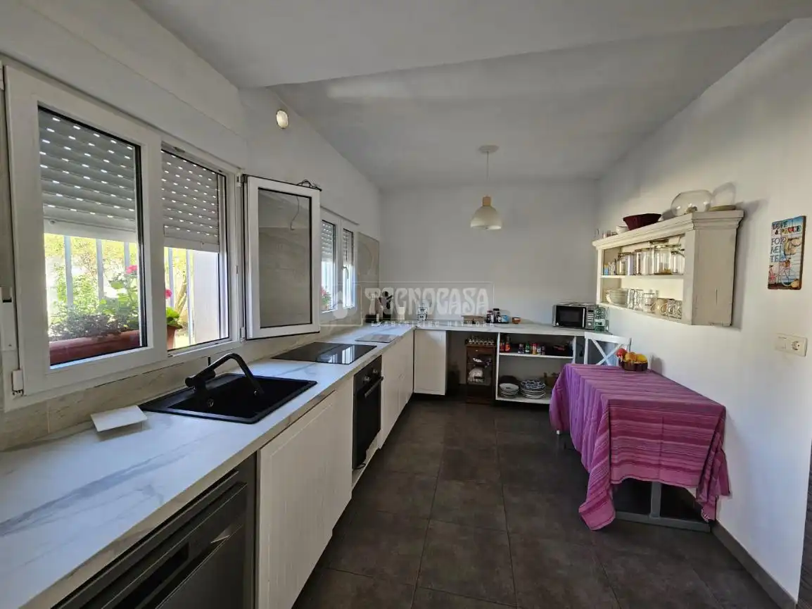 Cuina de Casa o xalet en venda en Vegas del Genil amb Aire condicionat, Calefacció i Terrassa