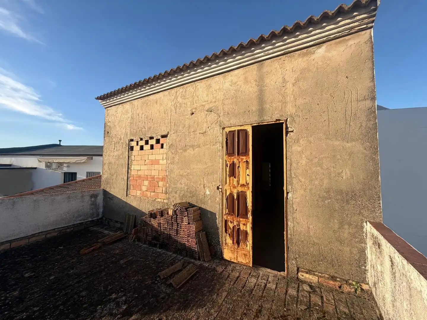 Vista exterior de Casa o chalet en venta en Benacazón con Terraza