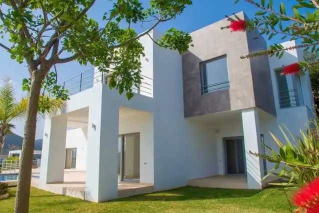 Casa con piscina en venta en Benahavís pueblo