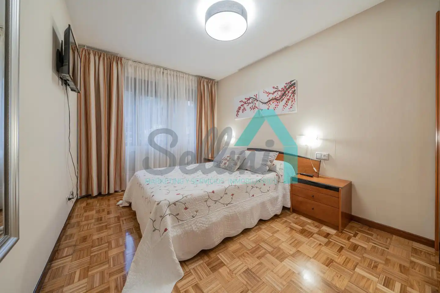 Habitación de Planta baja de alquiler en Oviedo  con Calefacción, Parquet y Amueblado
