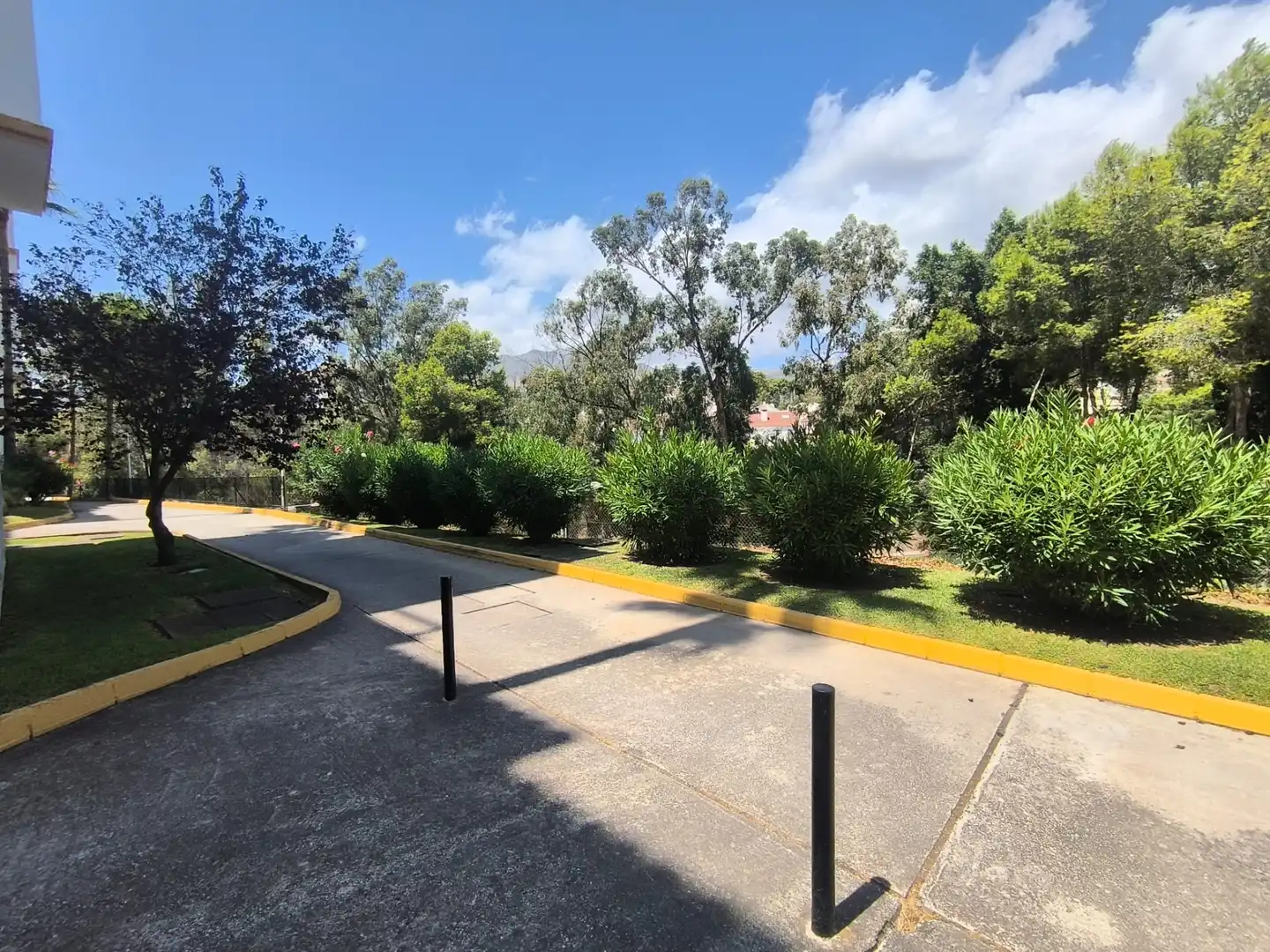 Aparcament de Apartament de lloguer en Benalmádena amb Terrassa, Moblat i Piscina comunitària