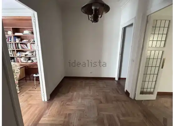 Dormitori de Pis de lloguer en Madrid amb Calefacció i Balcó