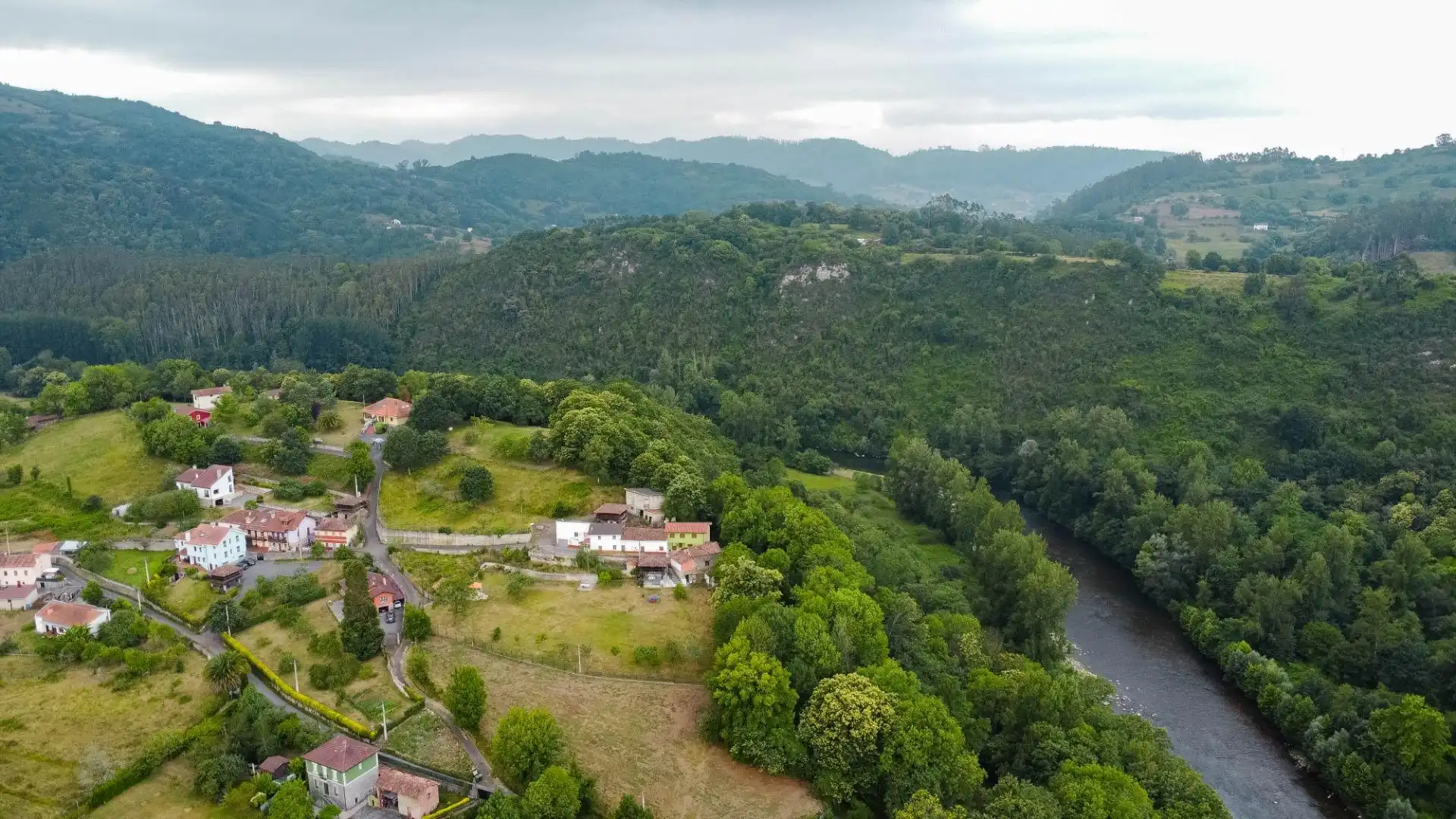 Casa o xalet en venda en Oviedo  amb Calefacció, Jardí privat i Terrassa