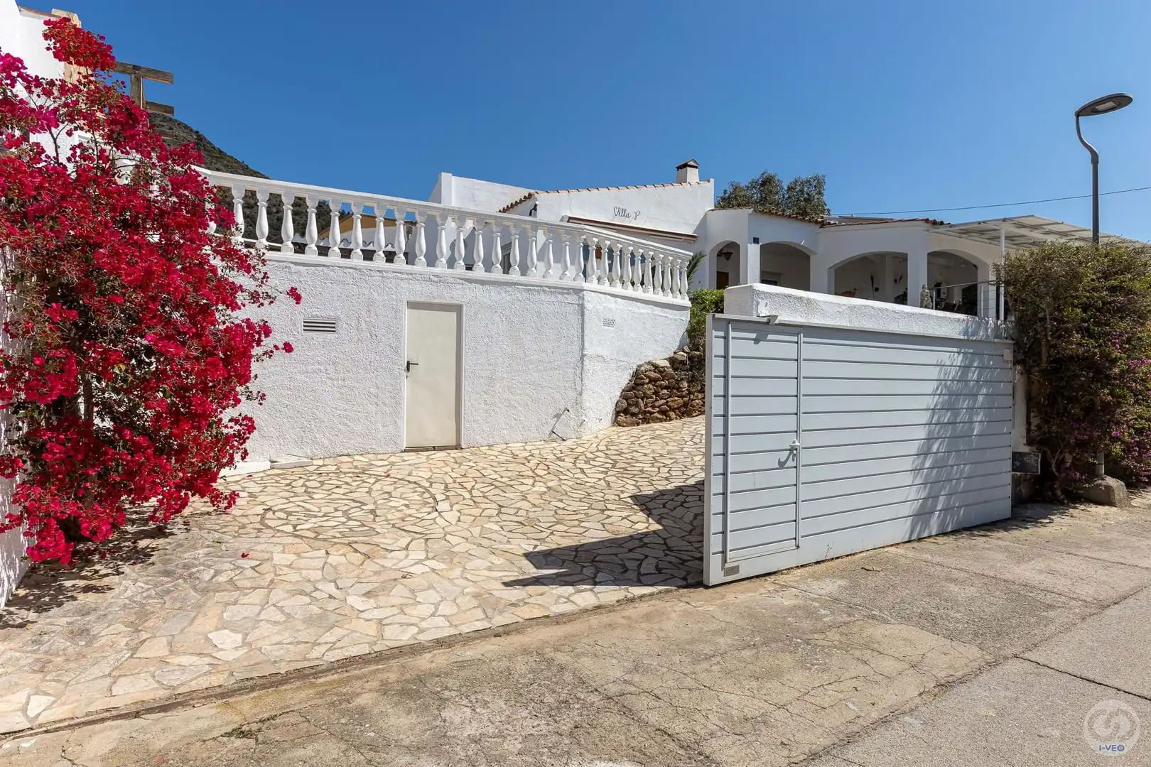 Außenansicht von Einfamilien-Reihenhaus zum Verkauf in Roses mit Klimaanlage, Heizung und Schwimmbad