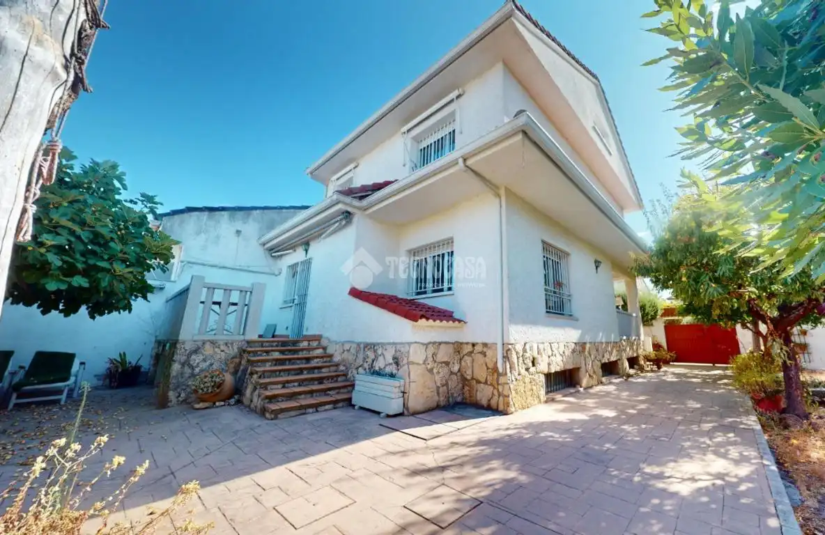 Exterior view of Detached homes for sale in Fuente El Saz de Jarama  with Private garden, Terrace and Balcony