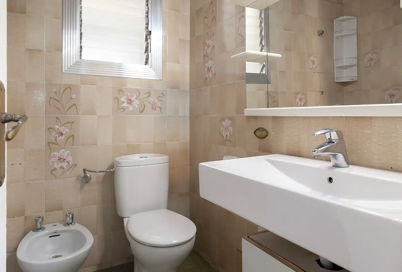 Badezimmer von Wohnung zum Verkauf in Barcelona mit Balkon und Alarm