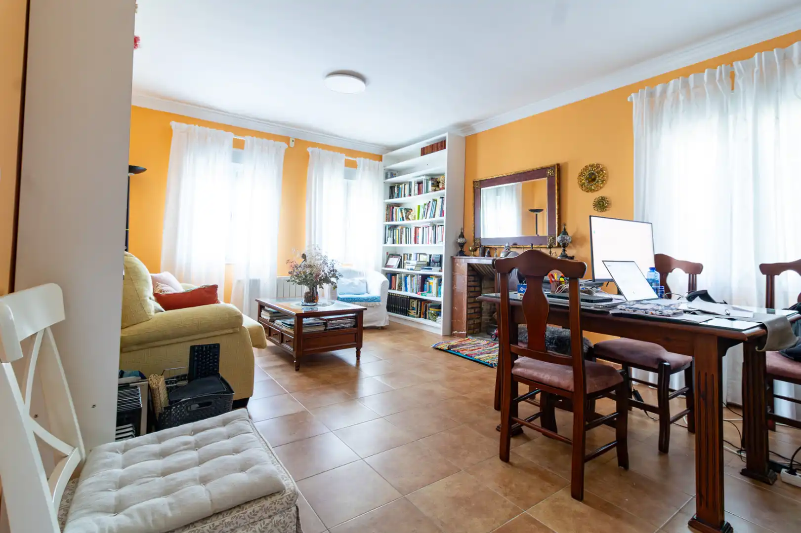 Sala de estar de Casa o chalet en venta en Bollullos de la Mitación con Aire acondicionado, Calefacción y Jardín privado