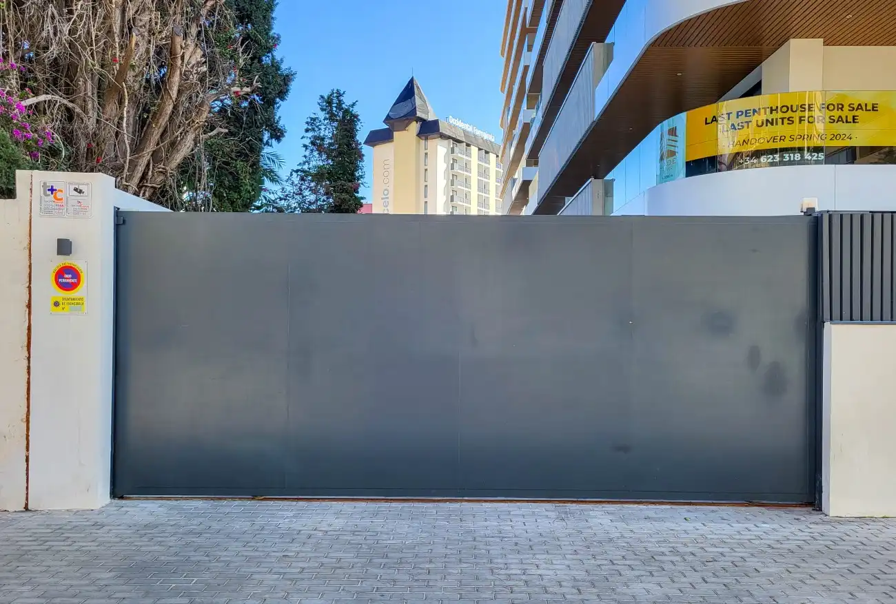 Vista exterior de Garaje en venta en Fuengirola