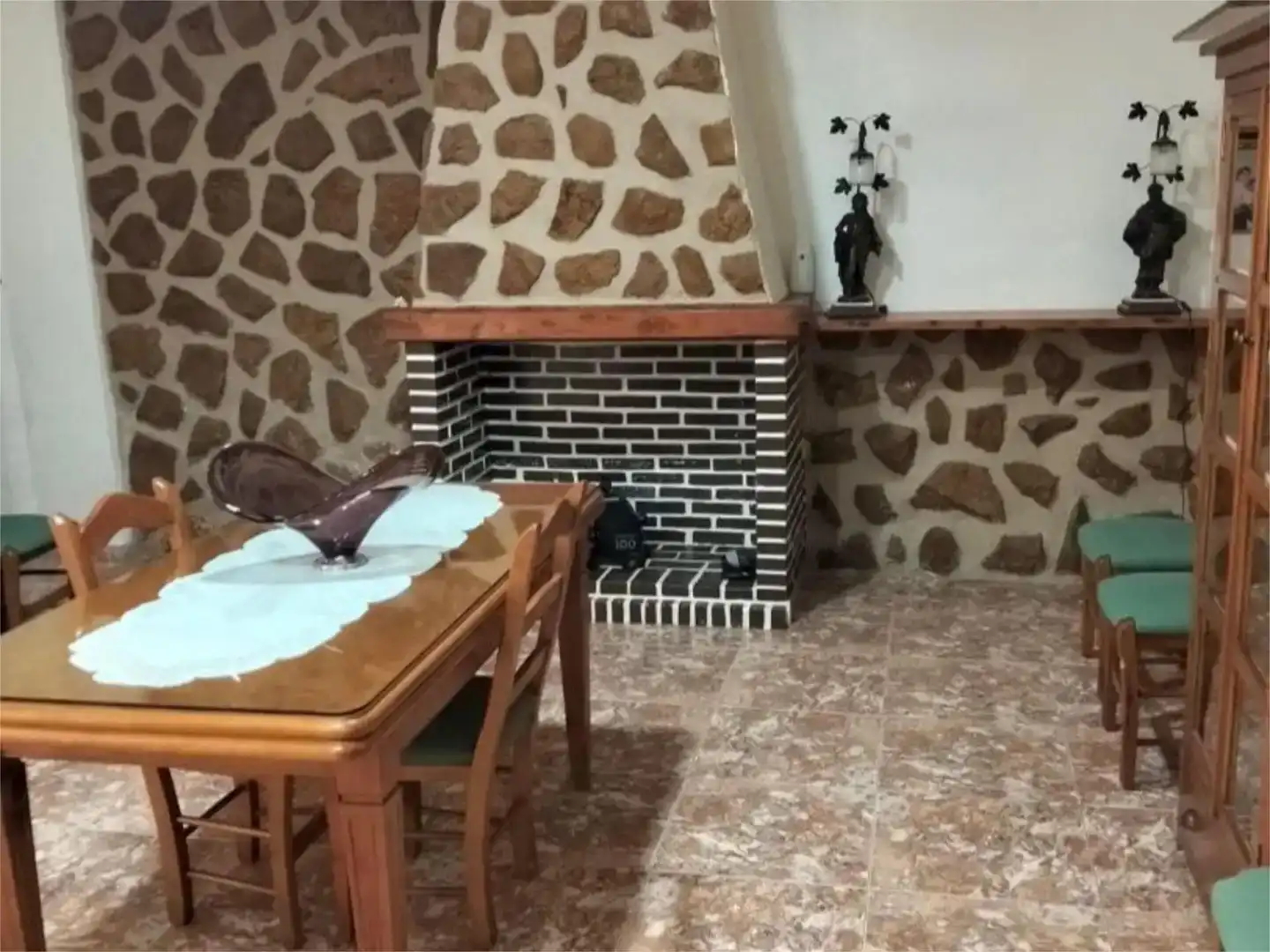 Flat for sale in Otos  with Air Conditioner, Private garden and Storage room