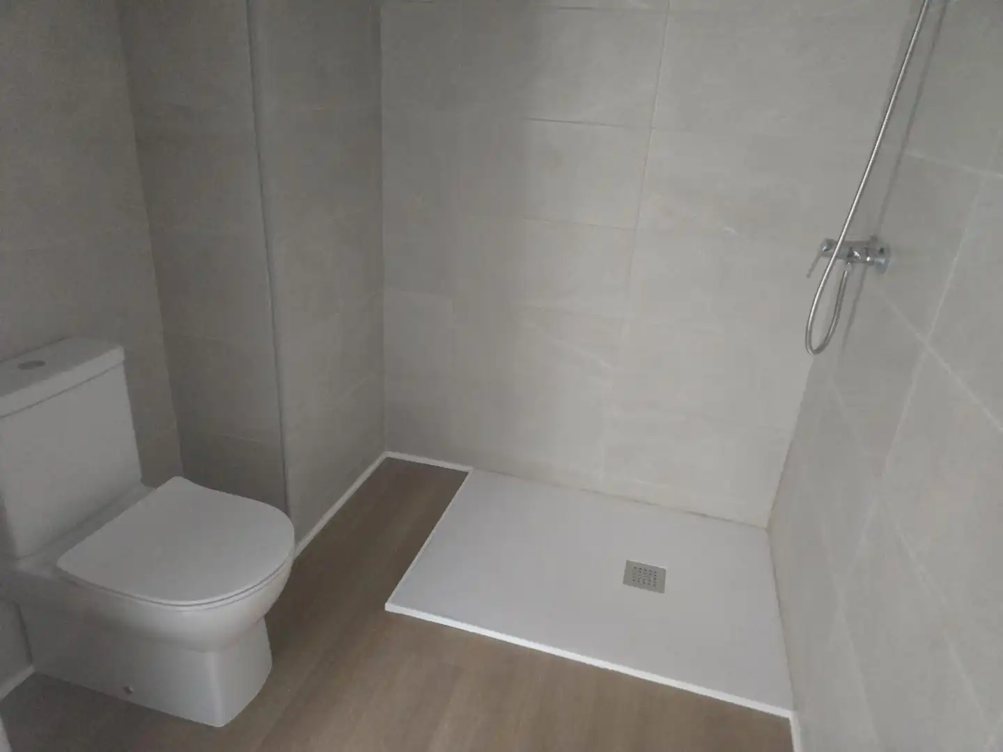 Bathroom of Flat for sale in Castellón de la Plana / Castelló de la Plana  with Air Conditioner, Parquet flooring and Oven