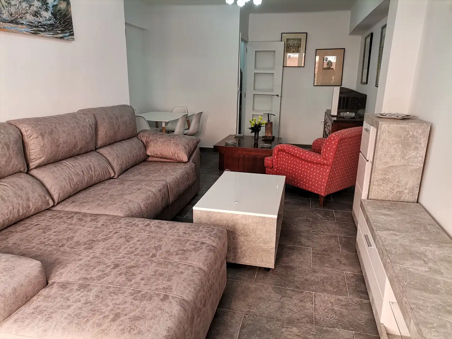 Sala d'estar de Pis de lloguer en Almería amb Aire condicionat, Terrassa i Moblat