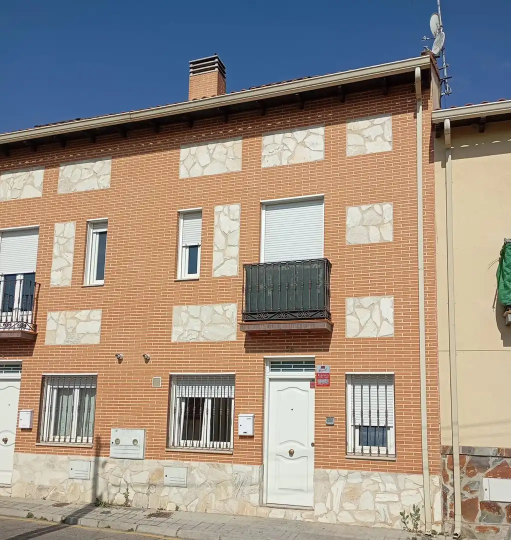 Exterior view of Detached homes for sale in Ciempozuelos  with Air Conditioner, Heating and Terrace